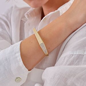 Vega 14 Ayar Altın Mat Yüzeyli Yanları Taşlı Kelepçe