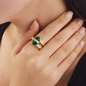 Eta 14 Ayar Altın Oval Formlu Yeşil Taşlı Yüzük