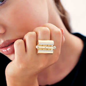 Vega 14 Ayar Altın Silindir Formlu Mat Yüzeyli Taşlı Yüzük