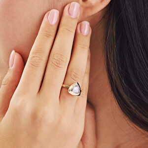 14 Ayar Altın Üçgen Taşlı Yüzük