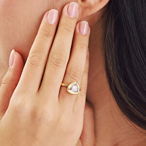 14 Ayar Altın Üçgen Taşlı Yüzük