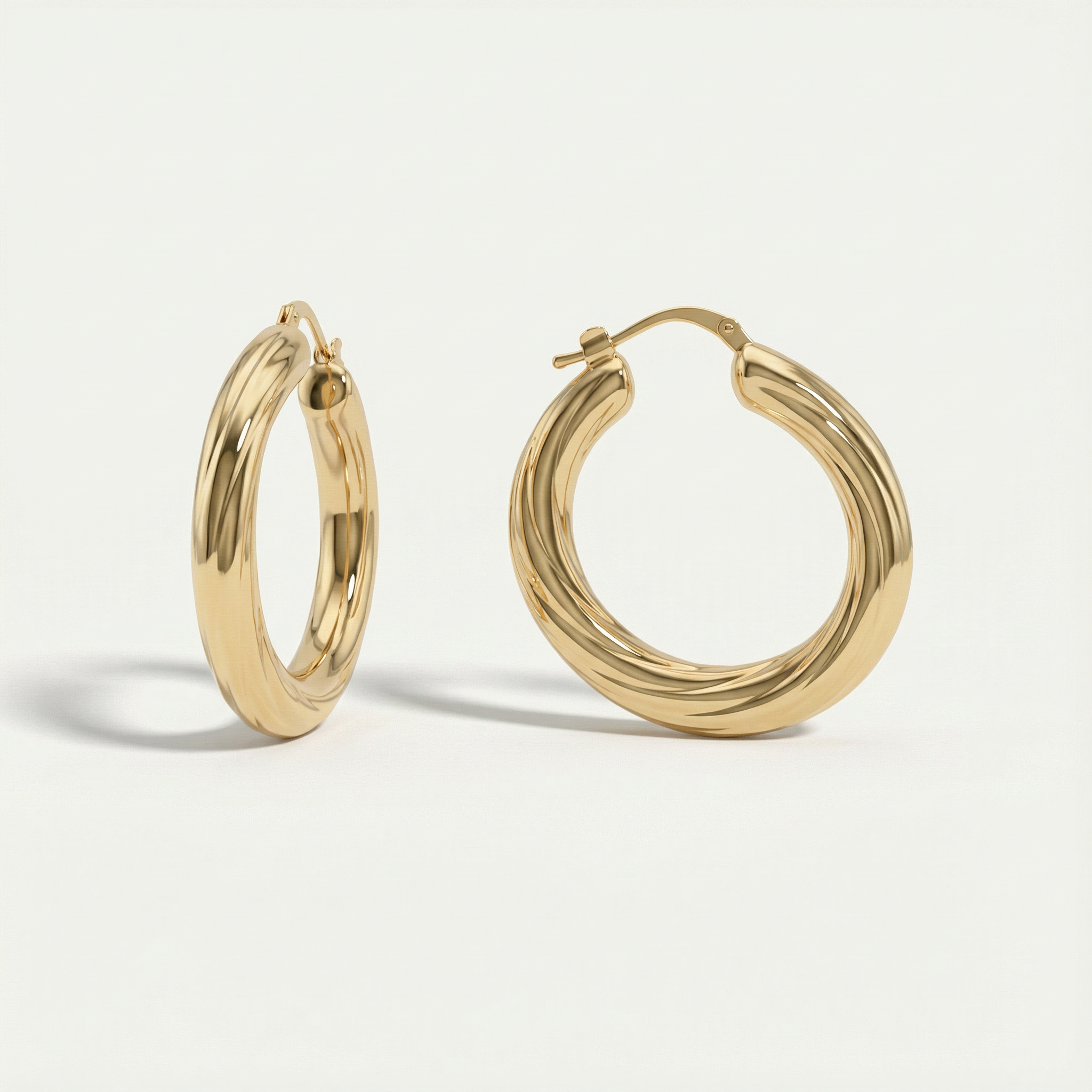 14 Ayar Altın Çizgi Detaylı Halka Küpe