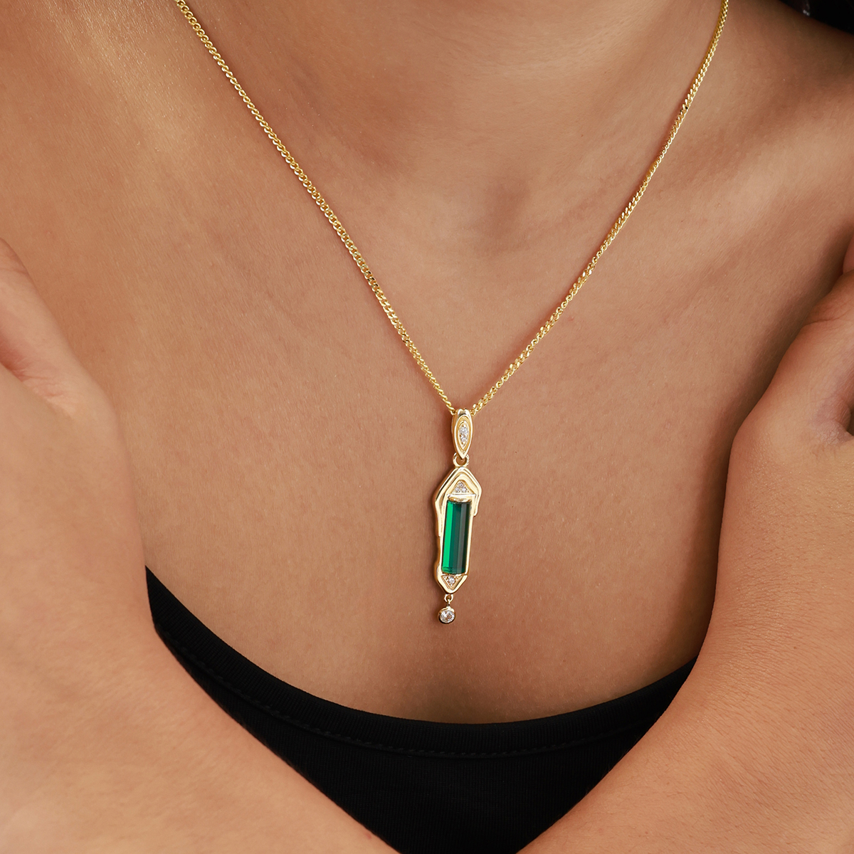 Baget 14 Ayar Altın Minimal Yeşil Taşlı Kolye Ucu