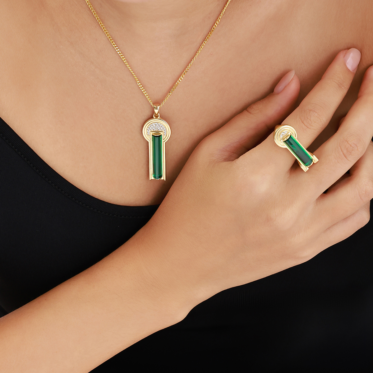 Baget 14 Ayar Altın Yeşil Taşlı Kolye Ucu