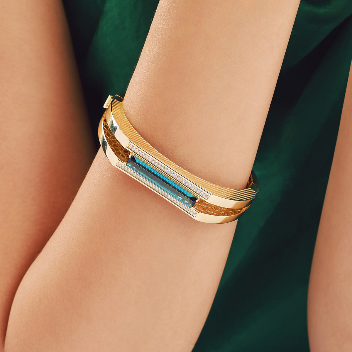 Baget 14 Ayar Altın Mavi Taşlı Kelepçe