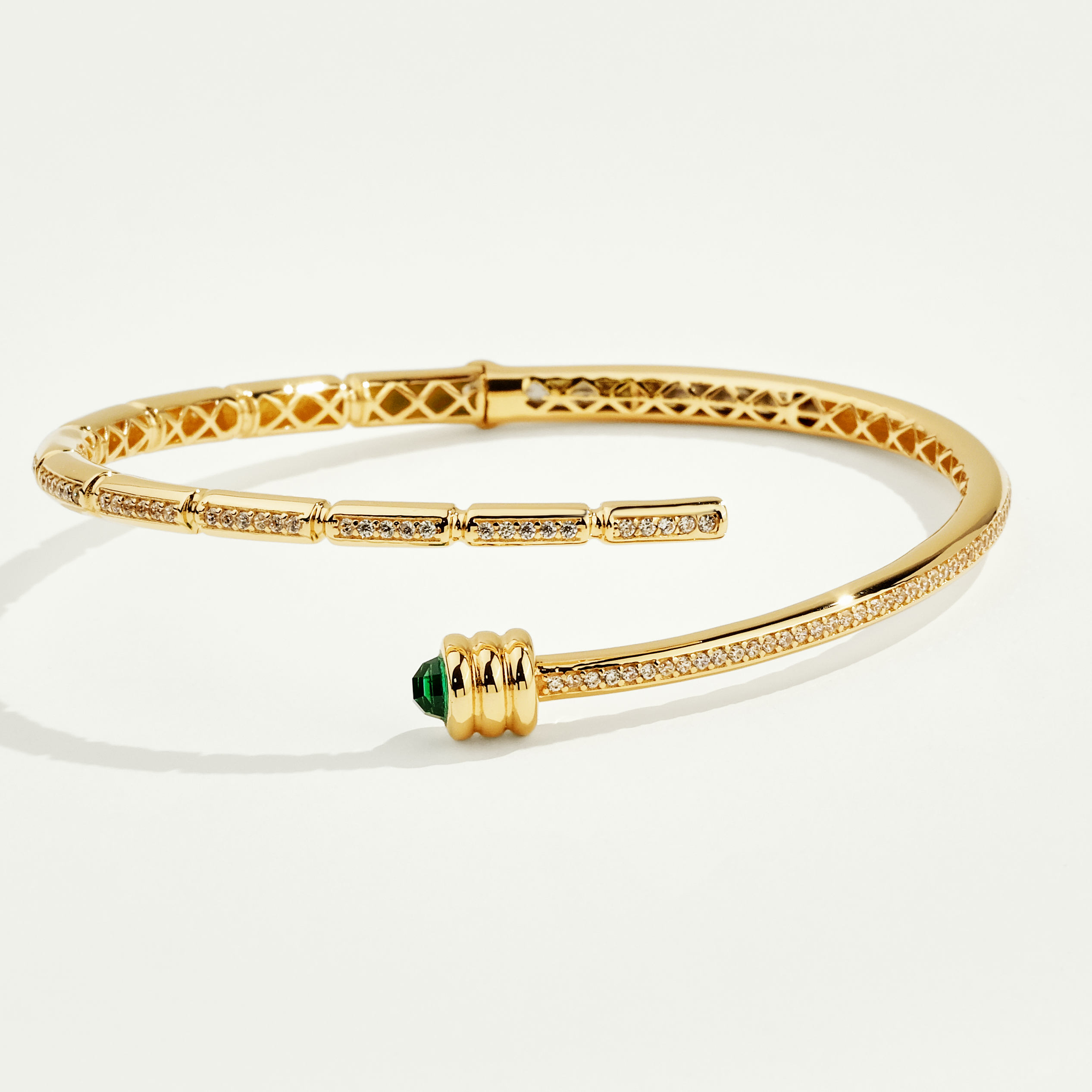 Vega 14 Ayar Altın Minimal Yeşil Taşlı Kelepçe