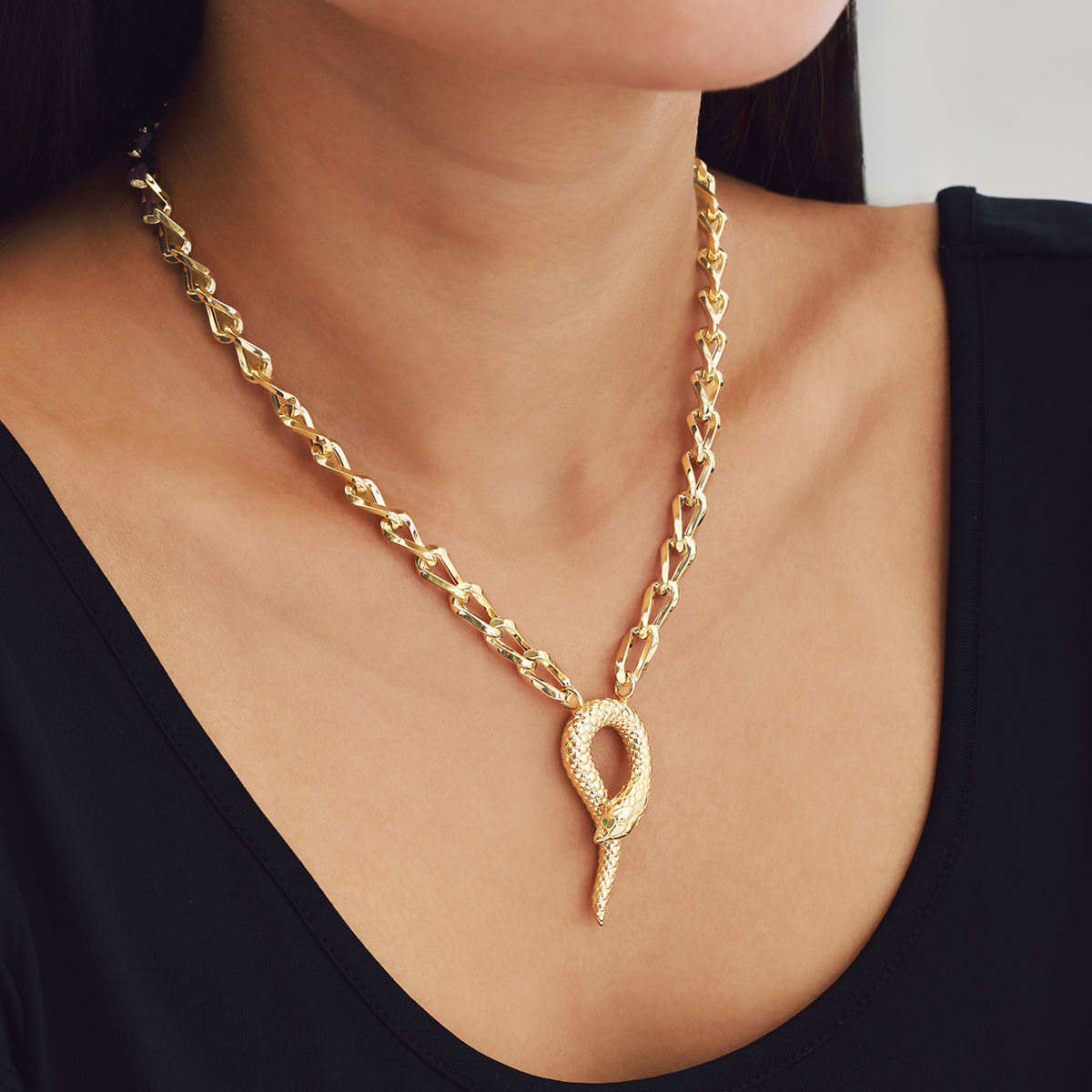 14 Ayar Altın Yılan Figürlü Yeşil Taşlı Kolye