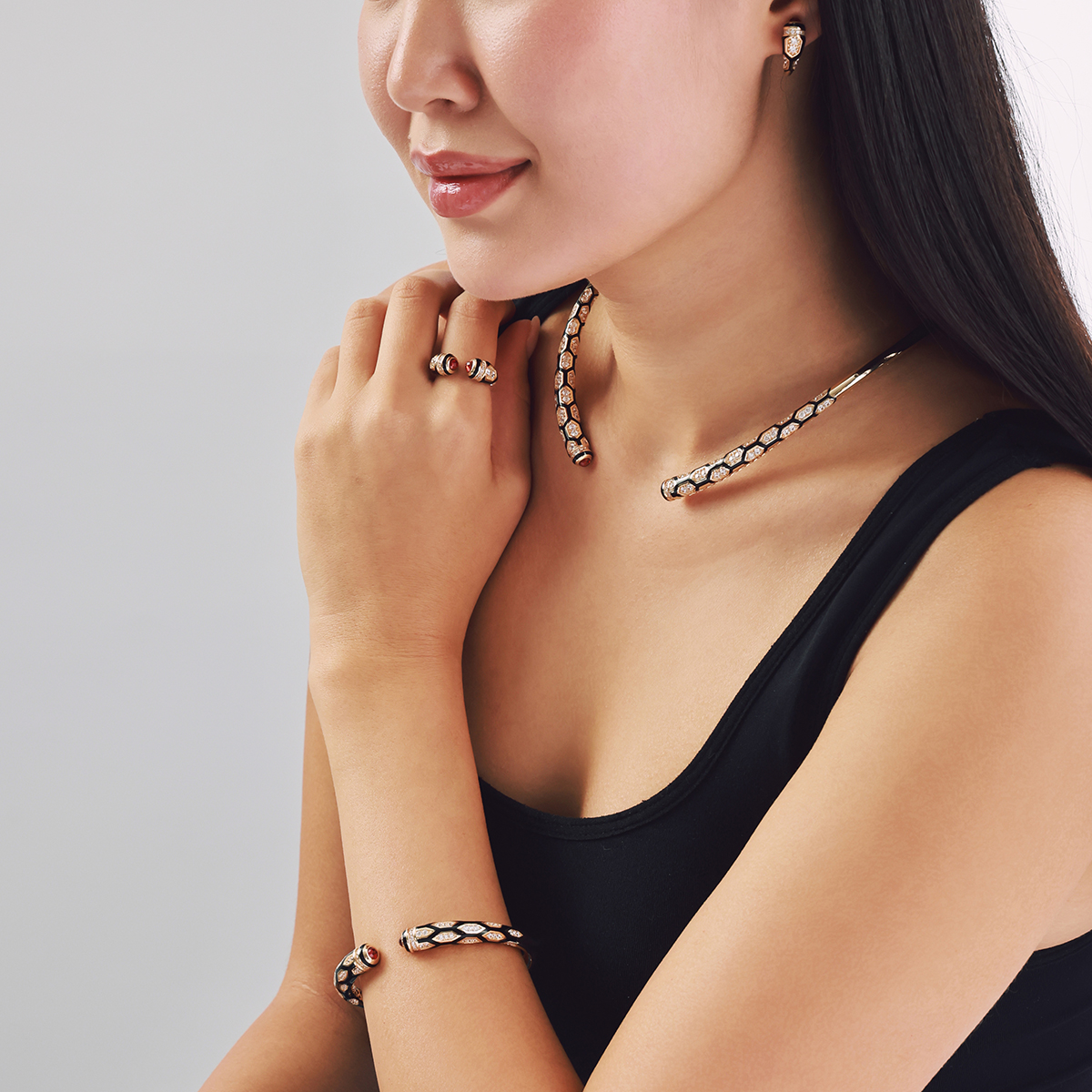 14 Ayar Altın Siyah Mineli Yeşil Taşlı Set