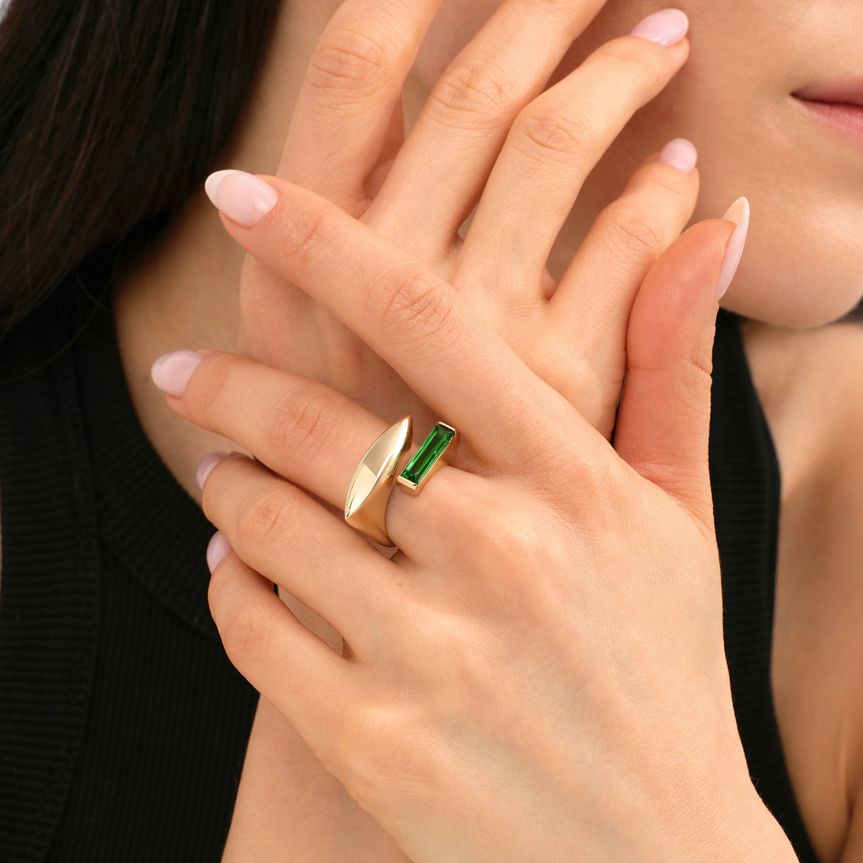 Baget 14 Ayar Altın Yeşil Taşlı Yüzük