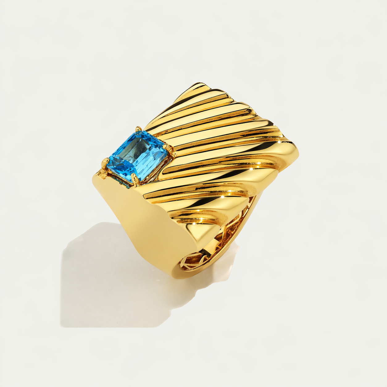 Maya 14 Ayar Altın Kare Formlu Mavi Taşlı Yüzük