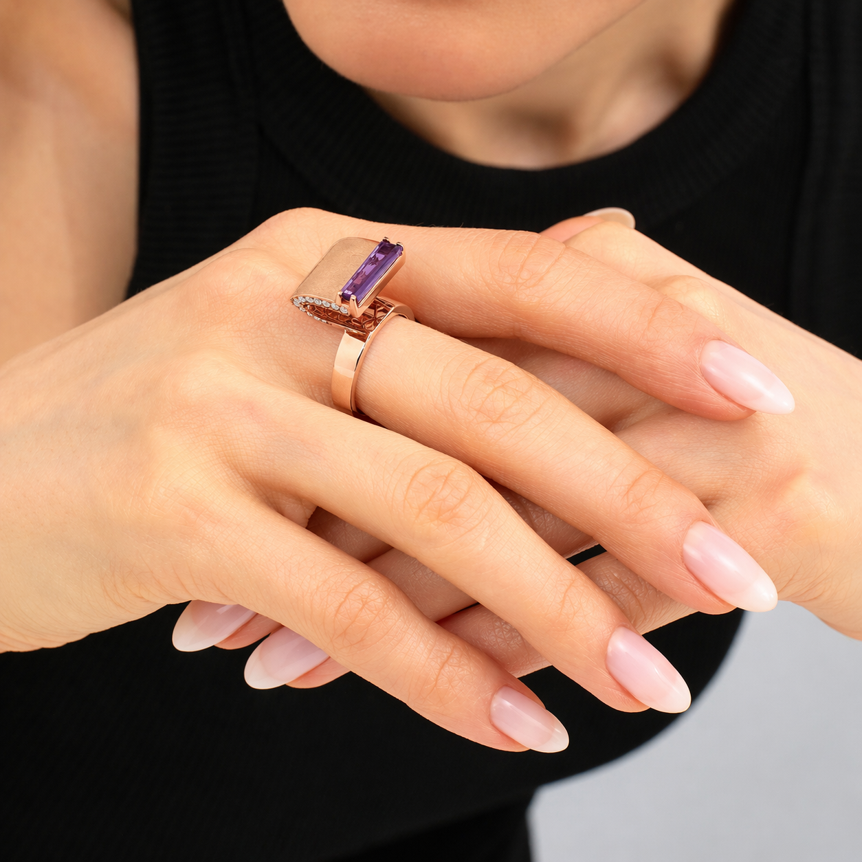 Baget 14 Ayar Pembe Altın Mat Yüzeyli Mor Taşlı Yüzük
