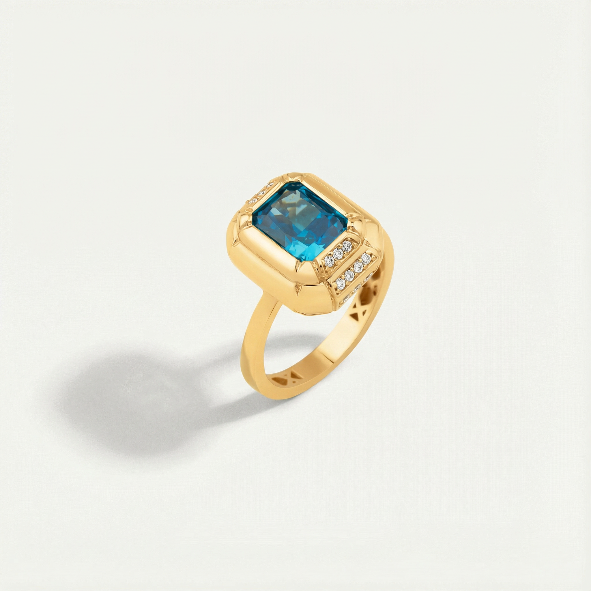 14 Ayar Altın Köşeli Mavi Taşlı Yüzük