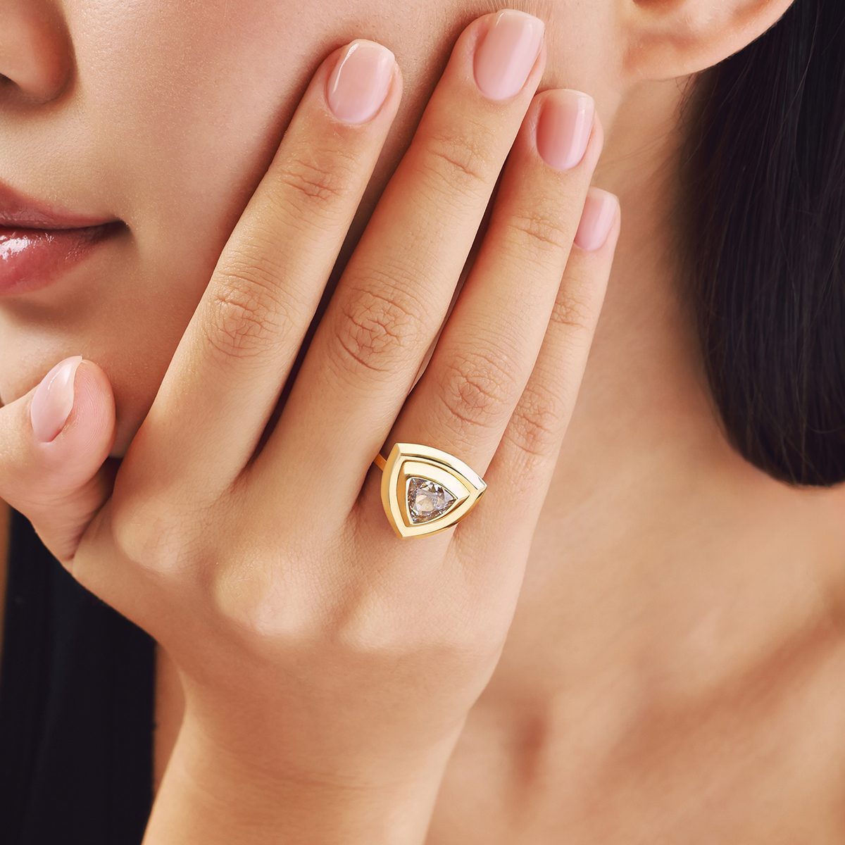 14 Ayar Altın Üçgen Formlu Şampanya Rengi Taşlı Yüzük