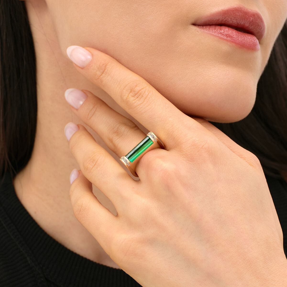 Baget 14 Ayar Altın Yeşil Taşlı Yüzük