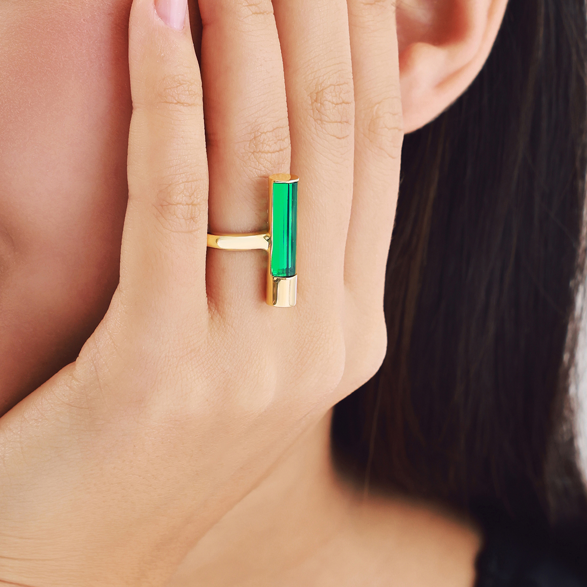 Baget 14 Ayar Altın Dikey Yeşil Taşlı Yüzük