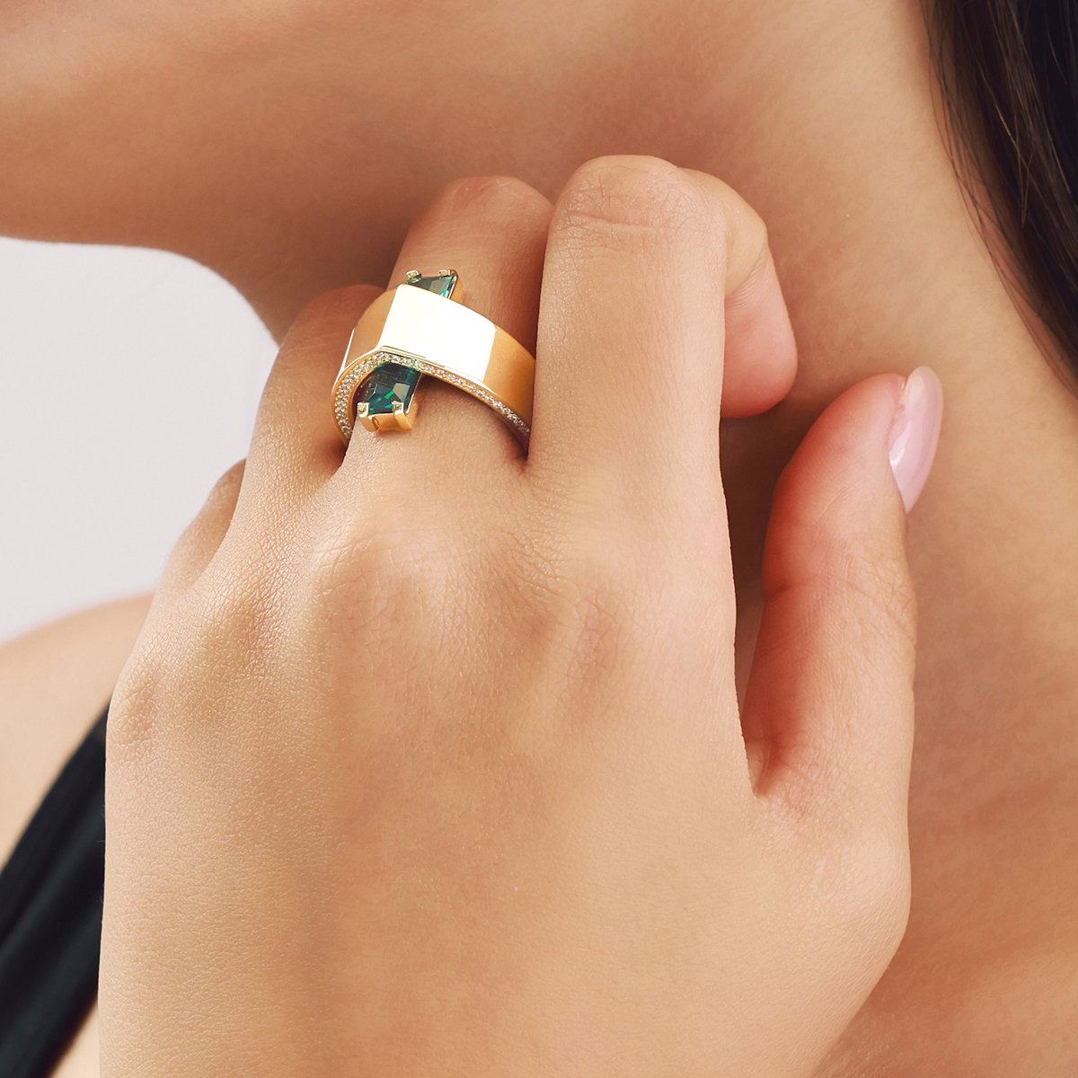 Baget 14 Ayar Altın Yeşil Taşlı Yüzük