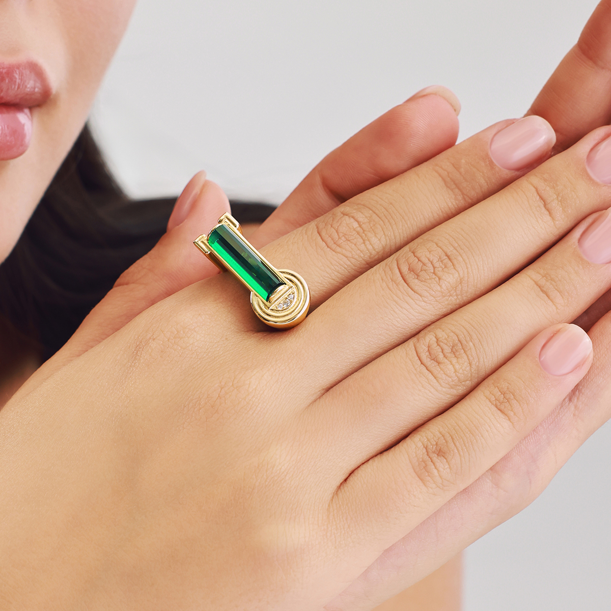 Baget 14 Ayar Altın Yeşil Taşlı Yüzük