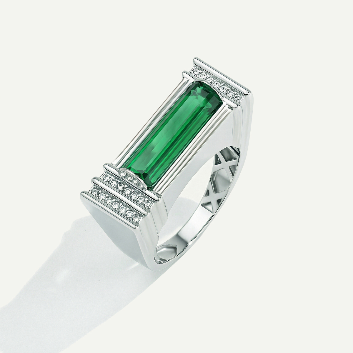 Baget 14 Ayar Beyaz Altın Yeşil Taşlı Yüzük