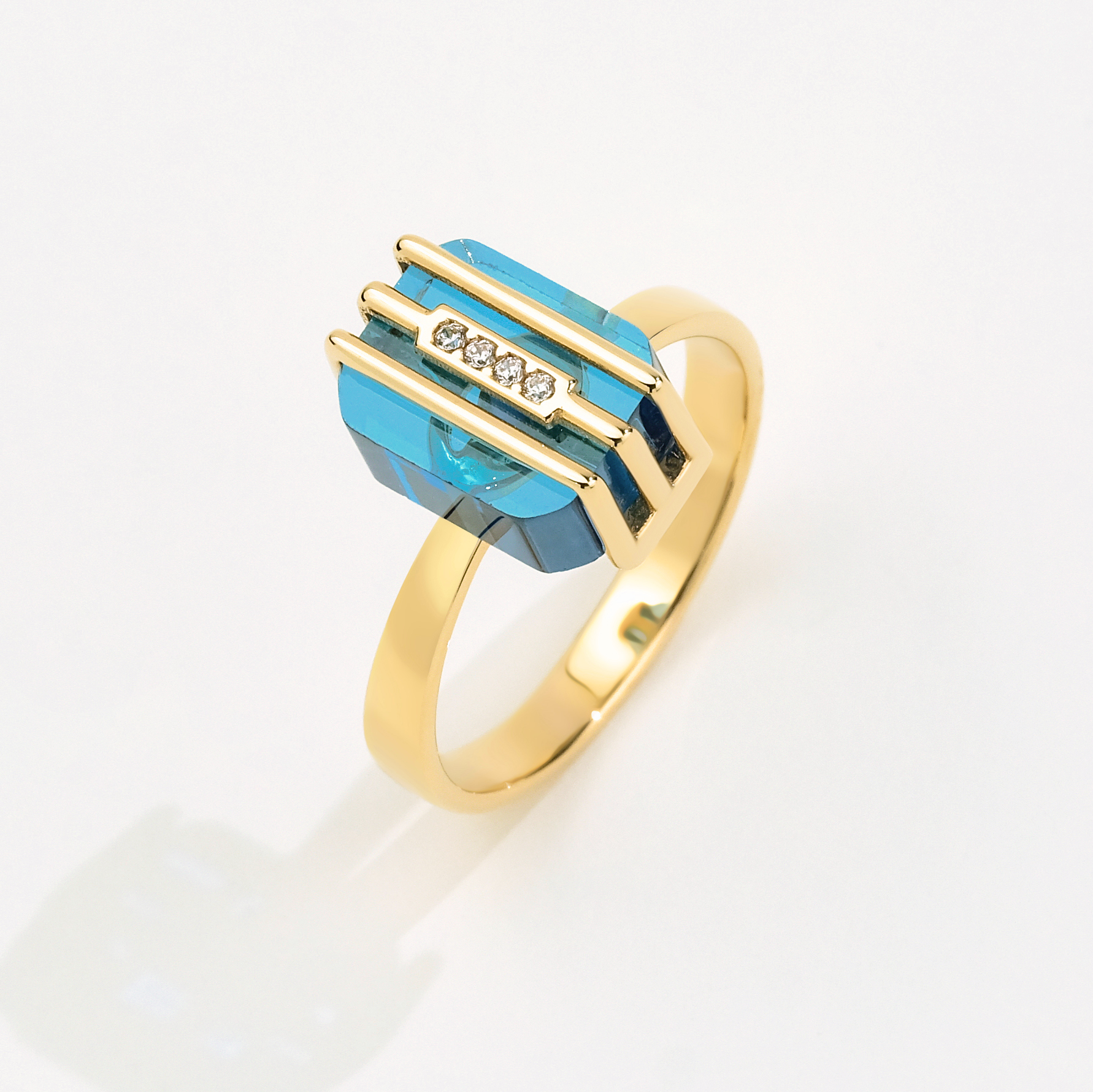 Bonbon 14 Ayar Altın Kare Mavi Taşlı Yüzük