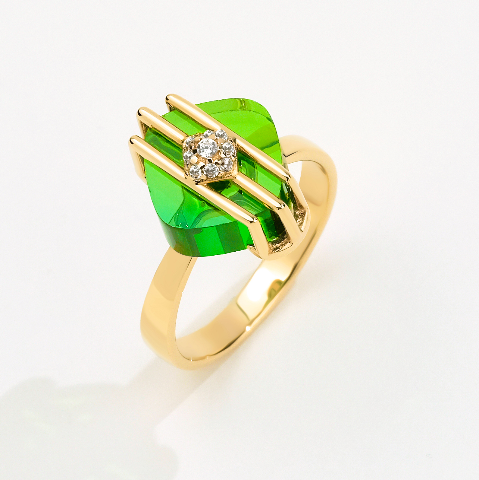 Bonbon 14 Ayar Altın Yeşil Taşlı Yüzük