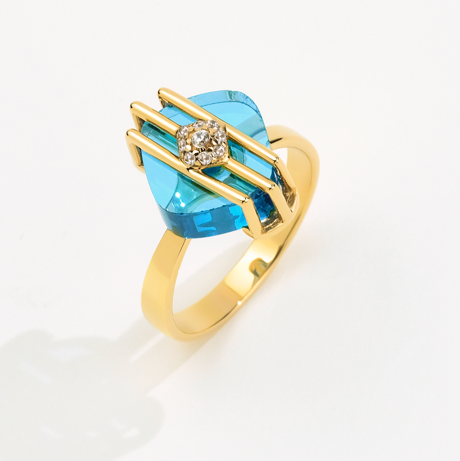 Bonbon 14 Ayar Altın Mavi Taşlı Yüzük