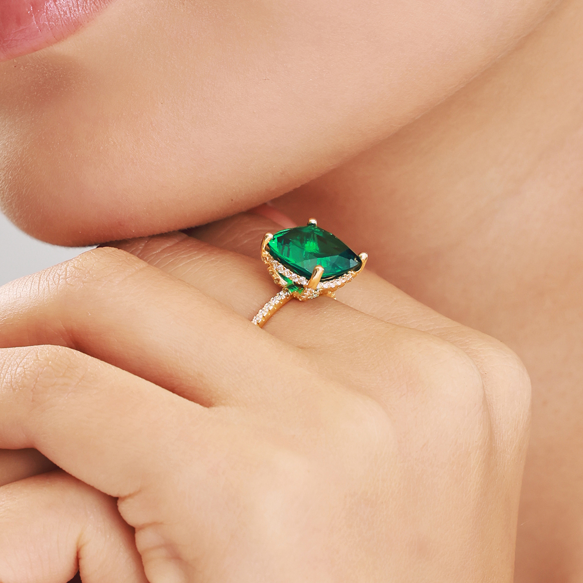 14 Ayar Altın Yeşil Taşlı Yüzük