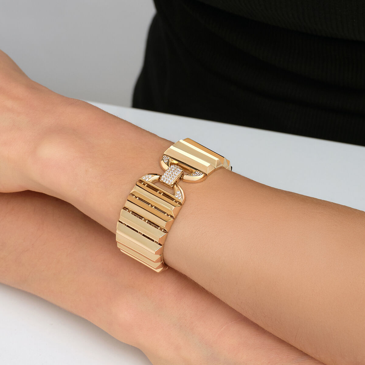 Eta 14 Ayar Altın Dikdörtgen Detaylı Ucu Taşlı Bileklik