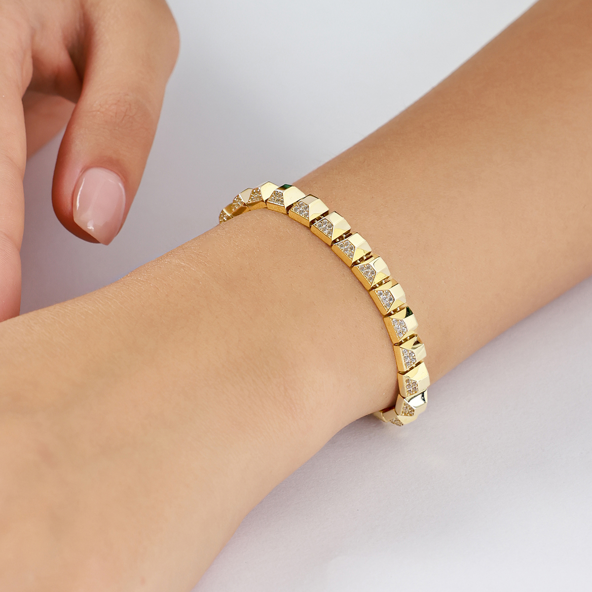 14 Ayar Altın Taşlı Kare Bileklik