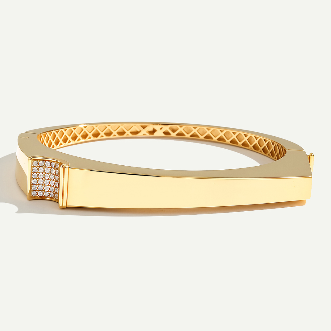 Vega 14 Ayar Altın Parlak Yüzeyli Taşlı Kelepçe