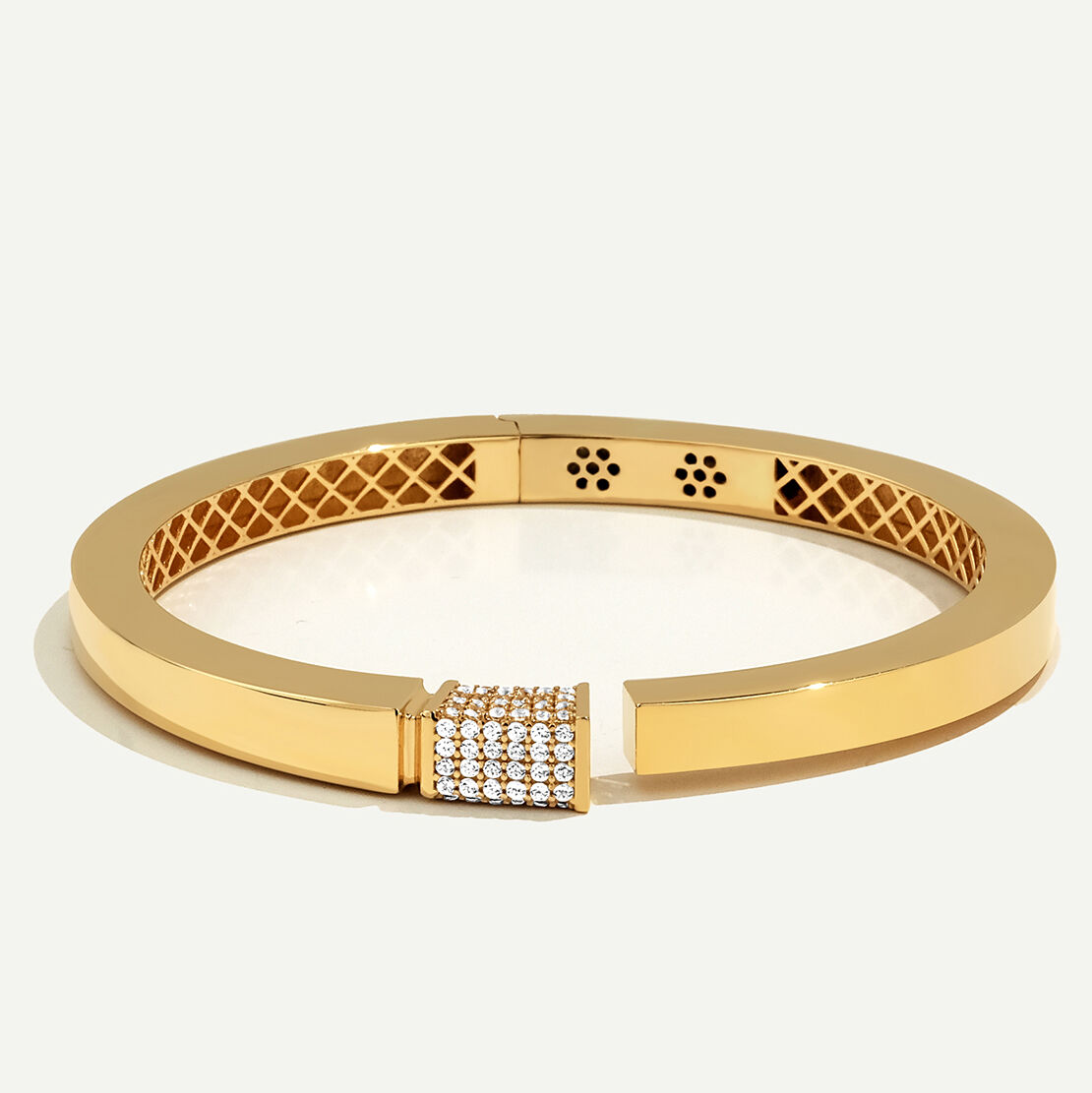 Vega 14 Ayar Altın Ucu Taşlı Kelepçe