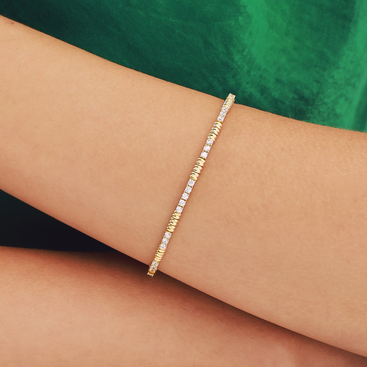 14 Ayar Altın Minimal Taşlı Kelepçe