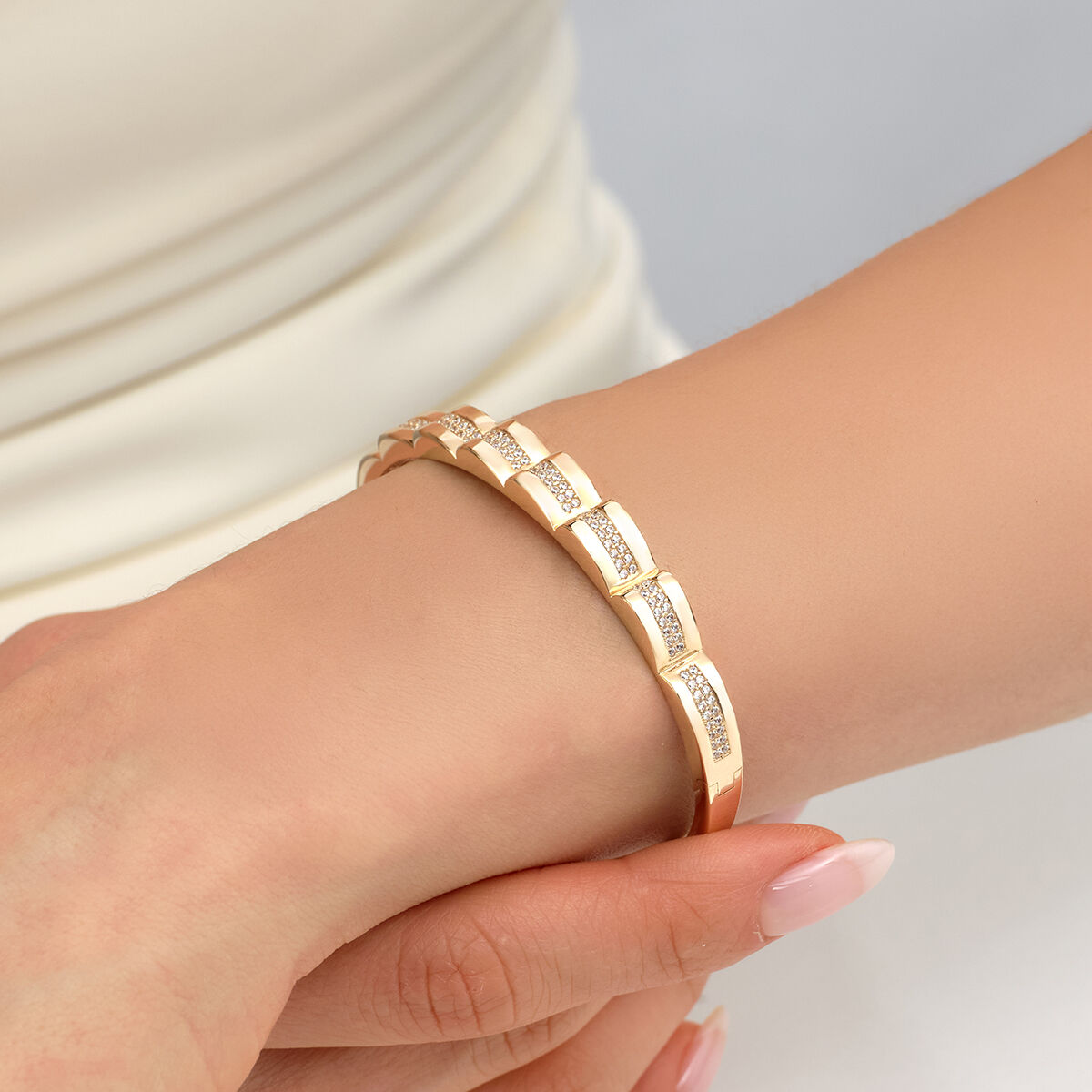 14 Ayar Altın Taşlı Kelepçe