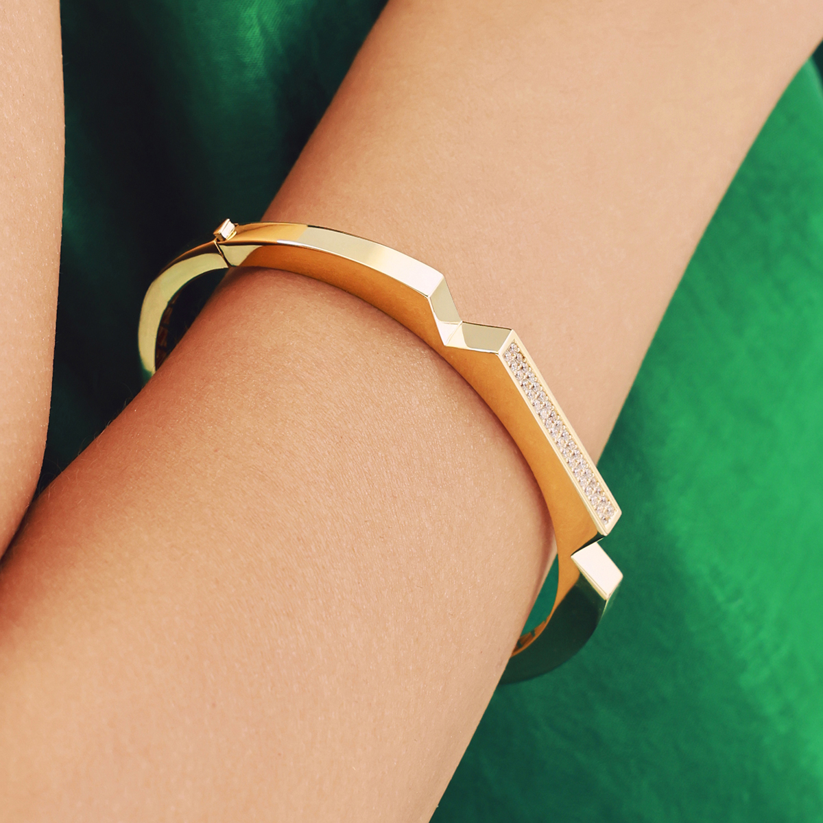 Baget 14 Ayar Altın Taşlı Kelepçe