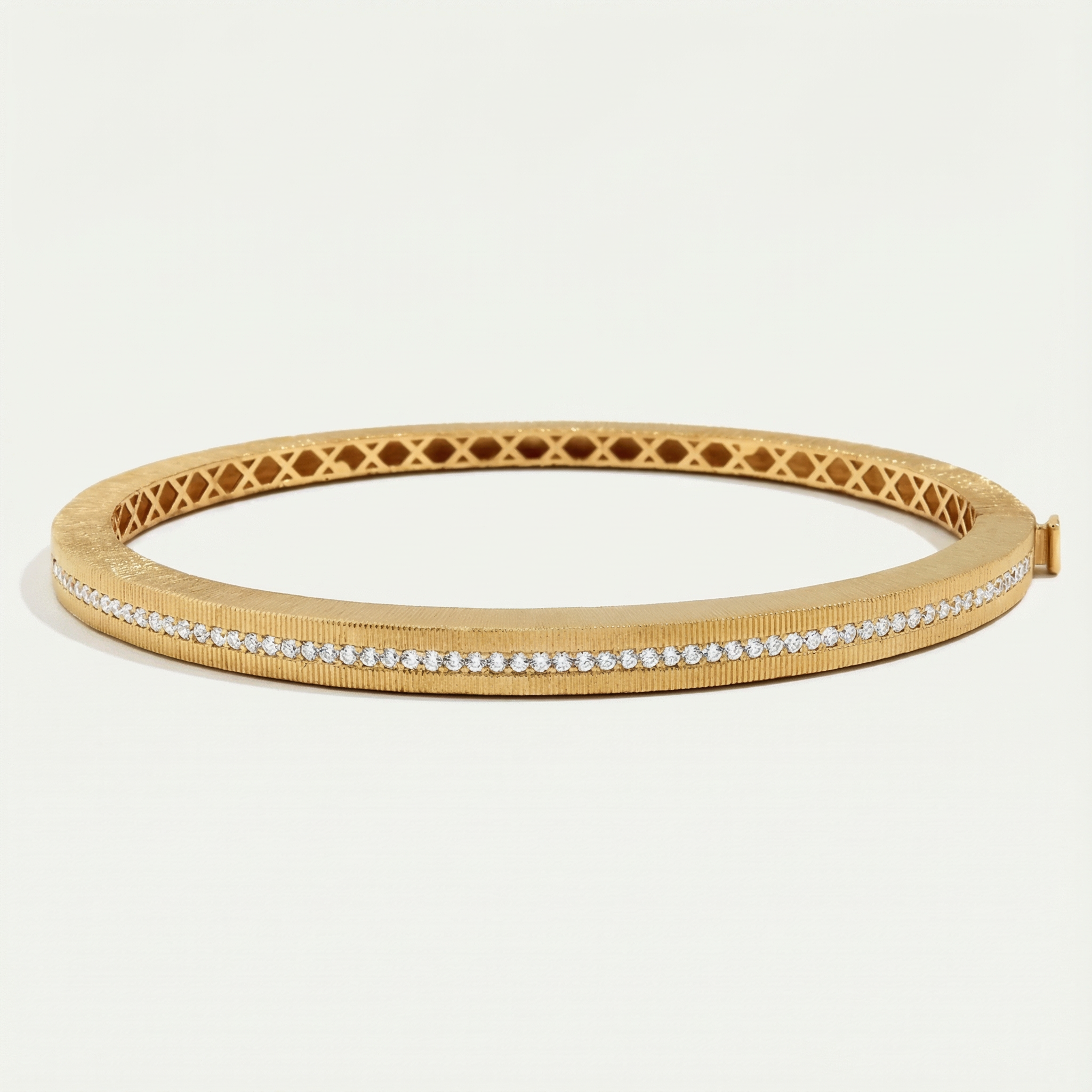 14 Ayar Altın Minimal Mat Yüzeyli Taşlı Kelepçe