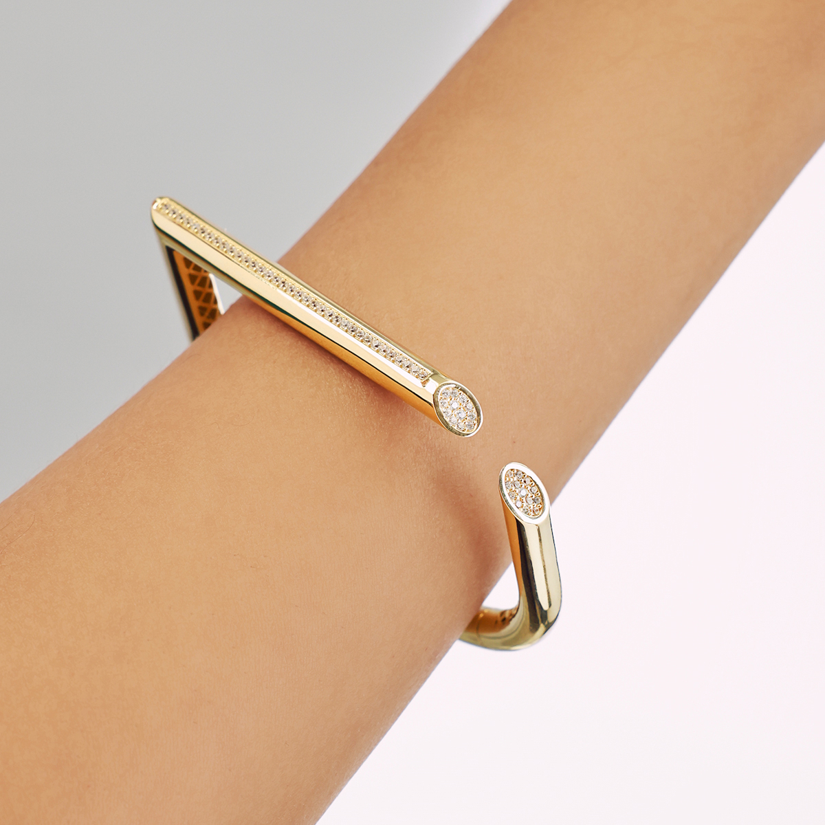 Vega 14 Ayar Altın Taşlı Kelepçe