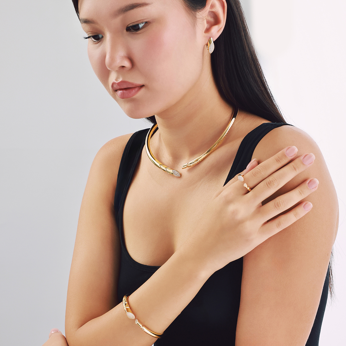 Vega 14 Ayar Altın Taşlı Set