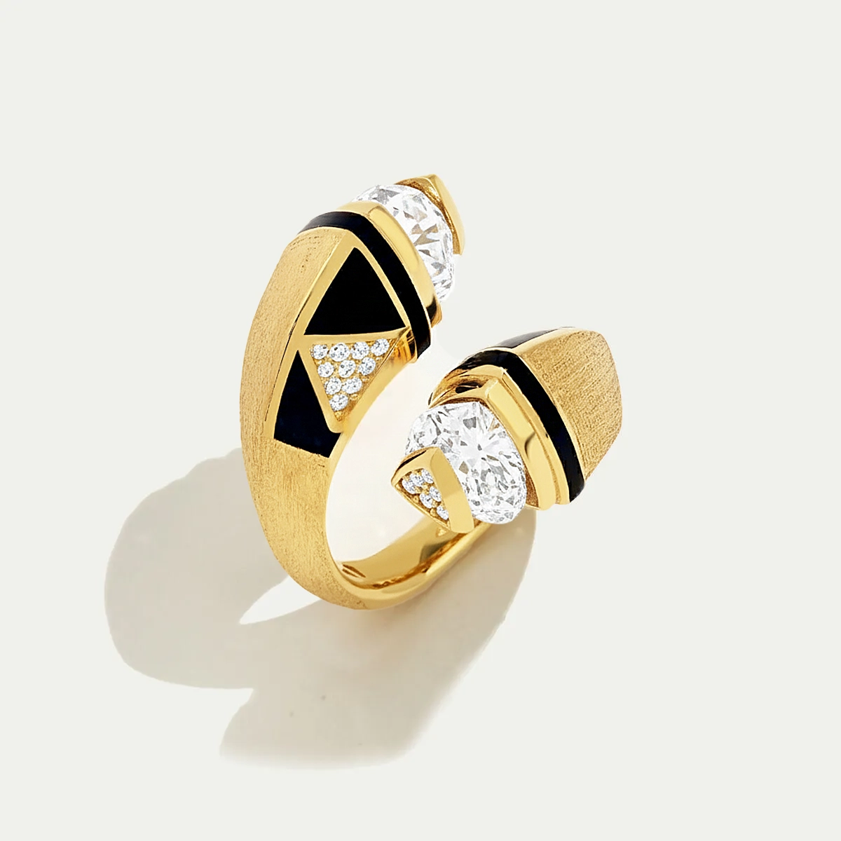 14 Ayar Altın Siyah Mine Detaylı Taşlı Yüzük
