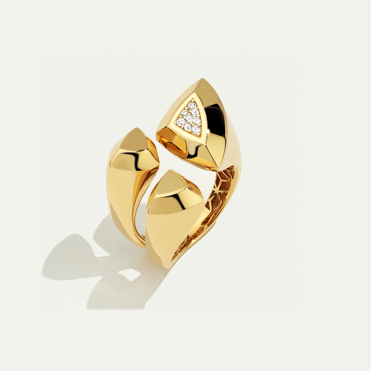 Eta 14 Ayar Altın Üçlü Üçgen Formlu Taşlı Yüzük