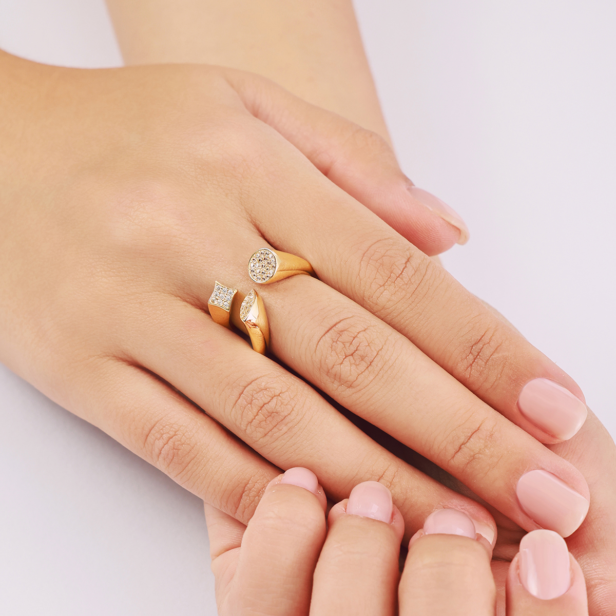 14 Ayar Altın Üç Detaylı Taşlı Yüzük