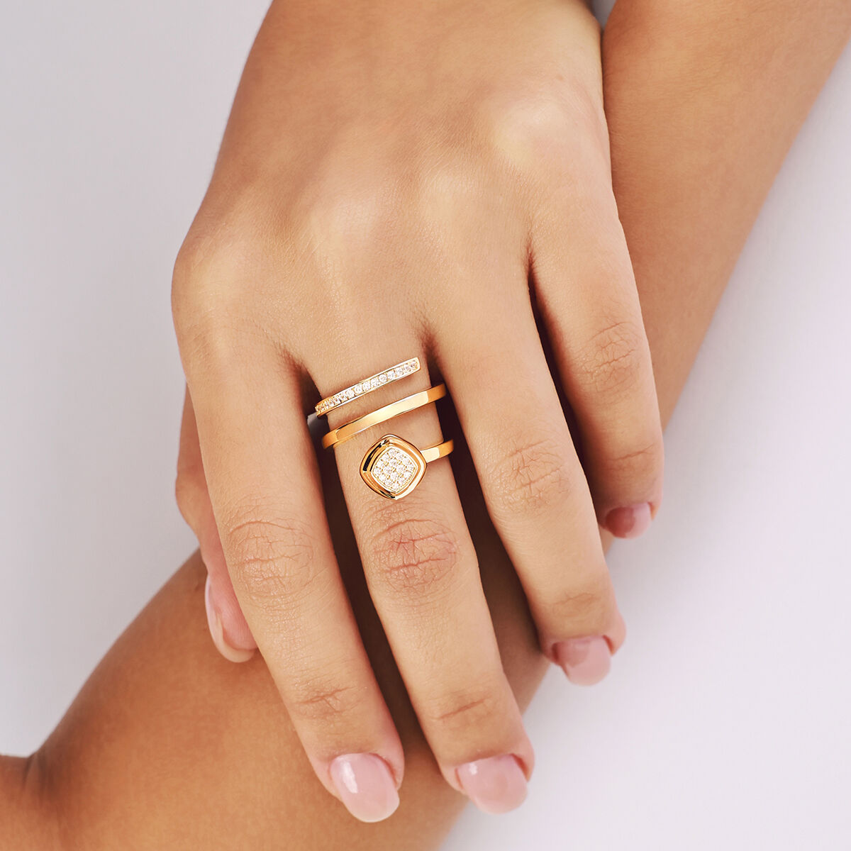 14 Ayar Altın Üçlü Görünümlü Kare Formlu Taşlı Yüzük