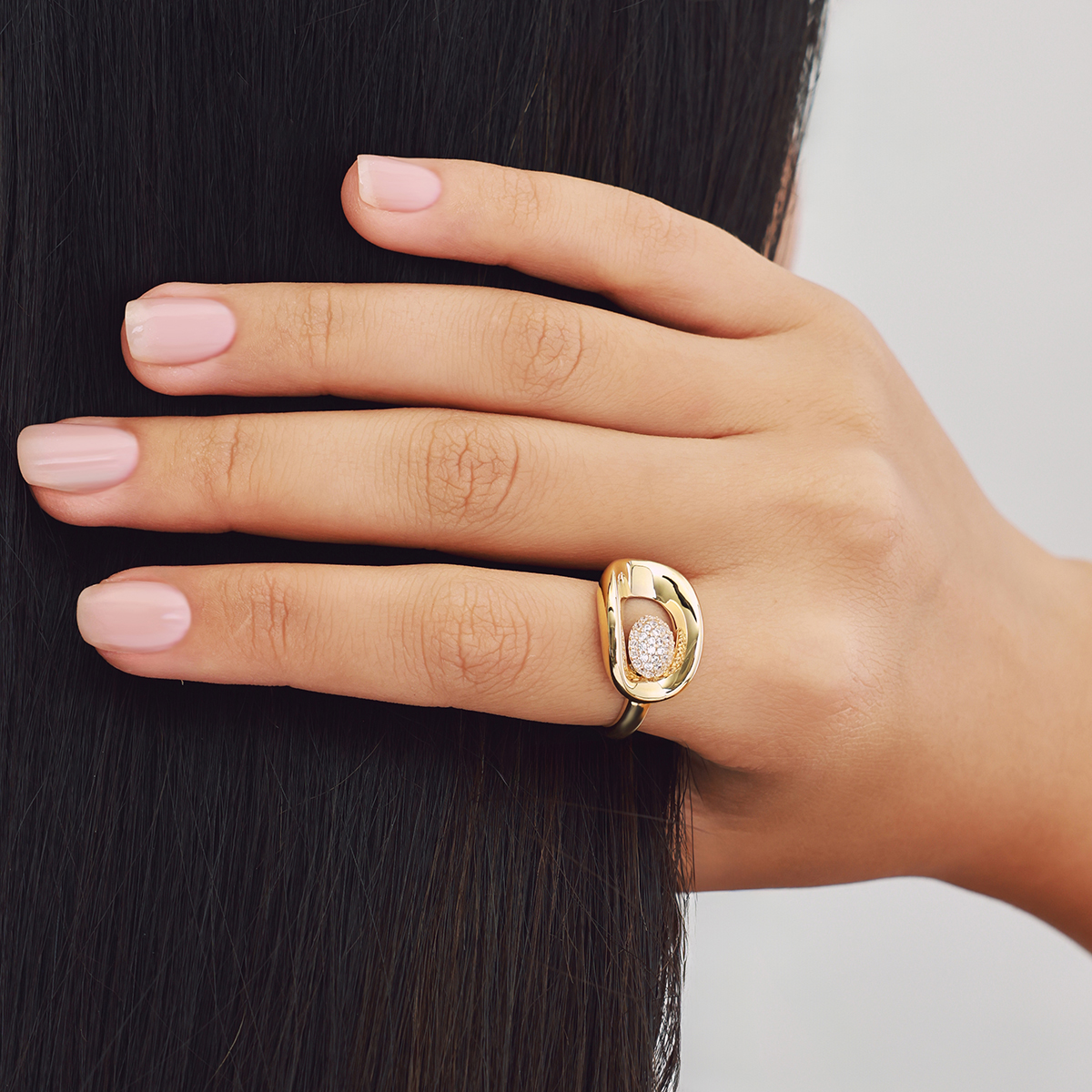 14 Ayar Altın Oval Formlu Taşlı Yüzük