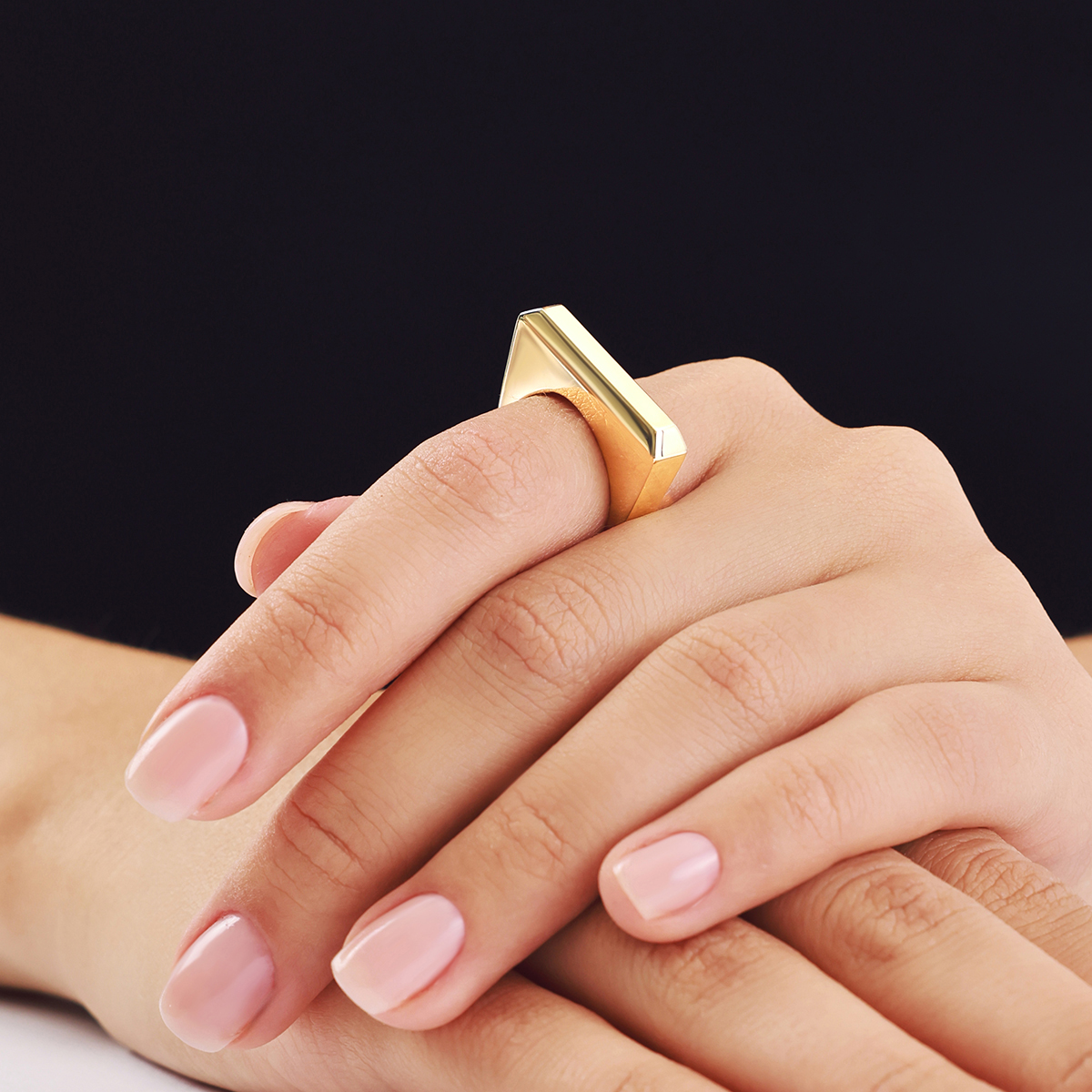 Baget 14 Ayar Altın Köşeli Yüzük