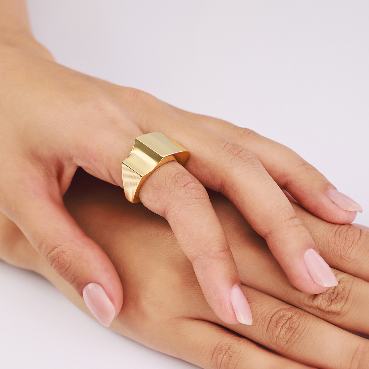 Vega 14 Ayar Altın Parlak Yüzeyli Yüzük